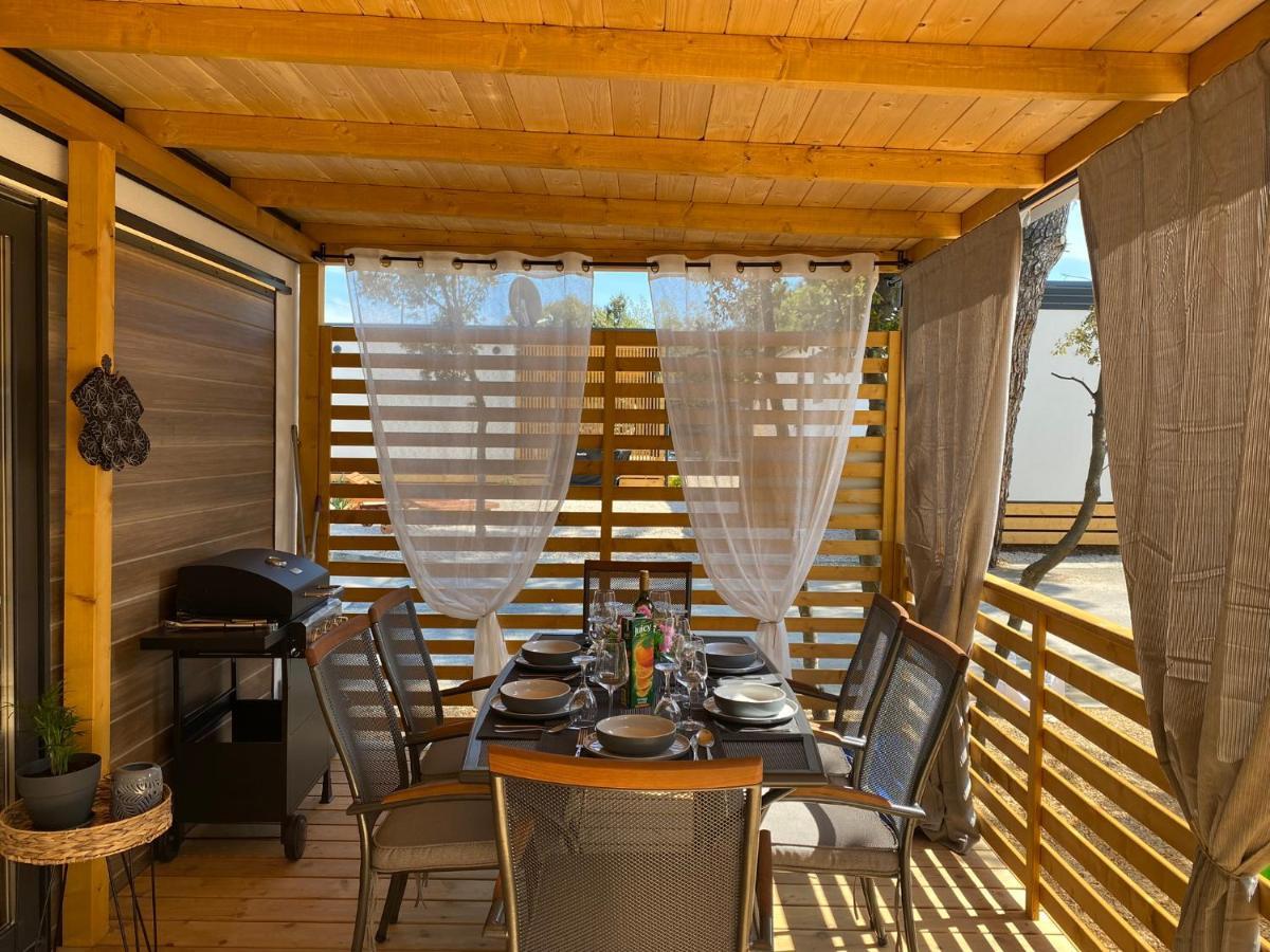 Mobile Home Saky, 비오그라드나모루 외부 사진