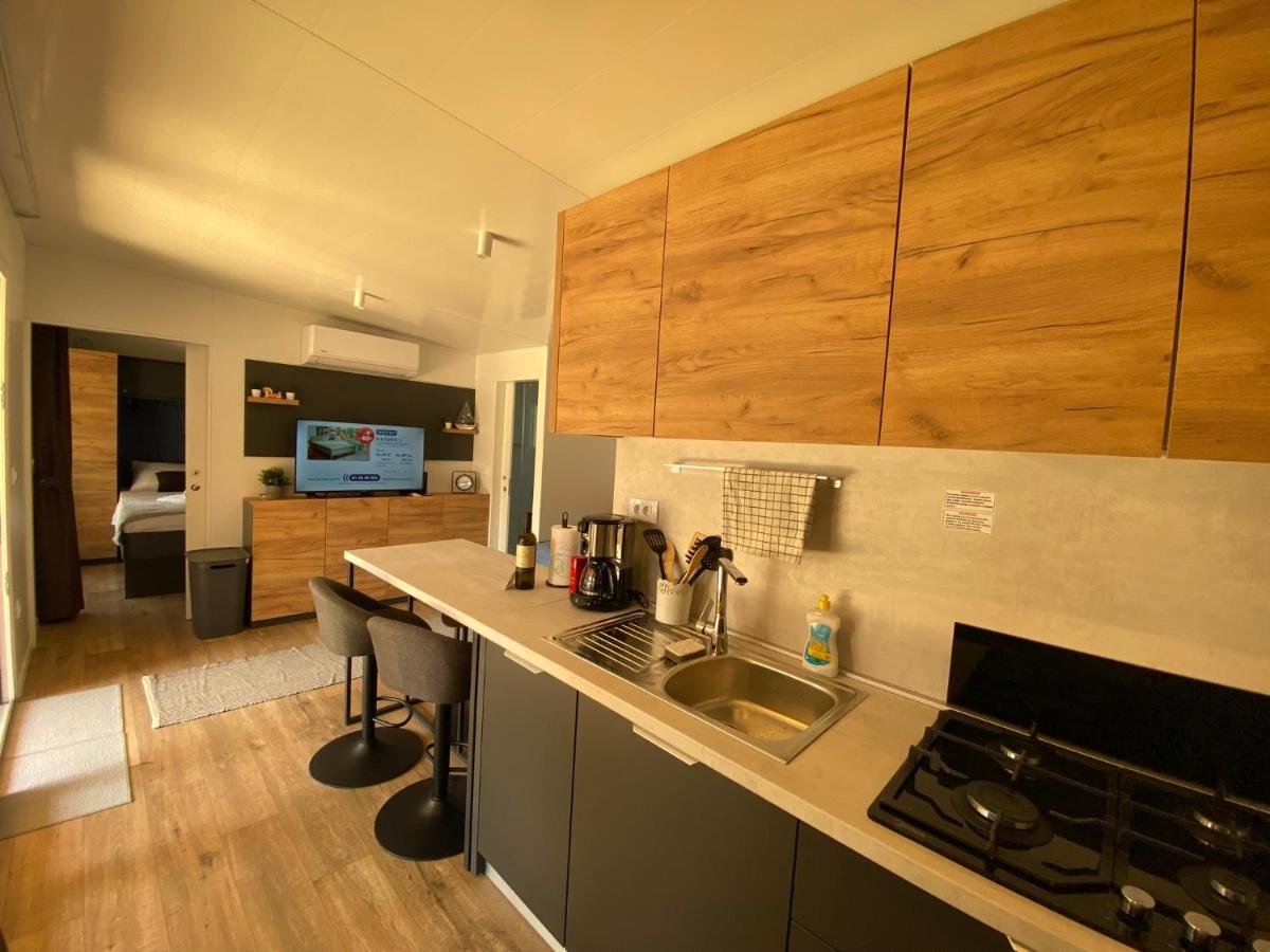 Mobile Home Saky, 비오그라드나모루 외부 사진